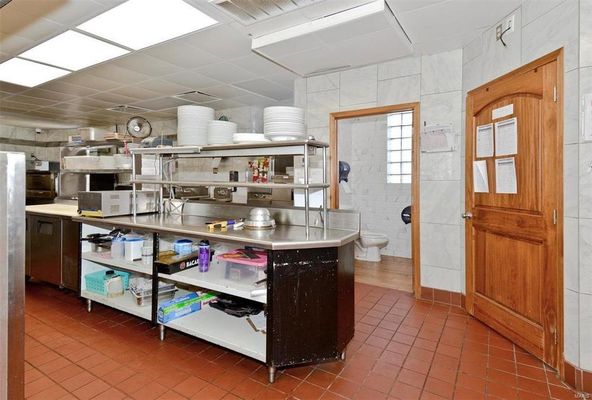 Restaurant & Sports Bar: 5800 Gravois Ave, Saint Louis, MO 63116